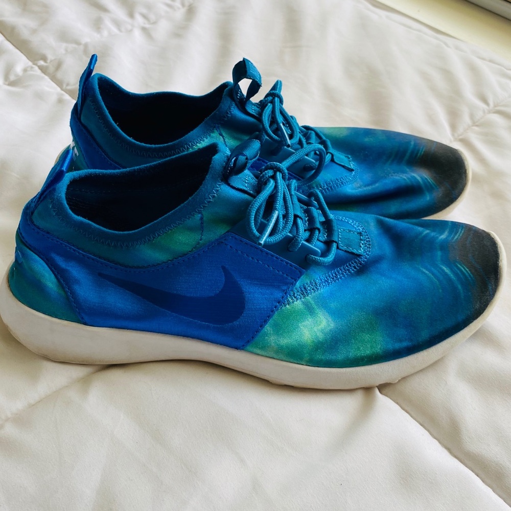 Casual Nike Tennis Shoes